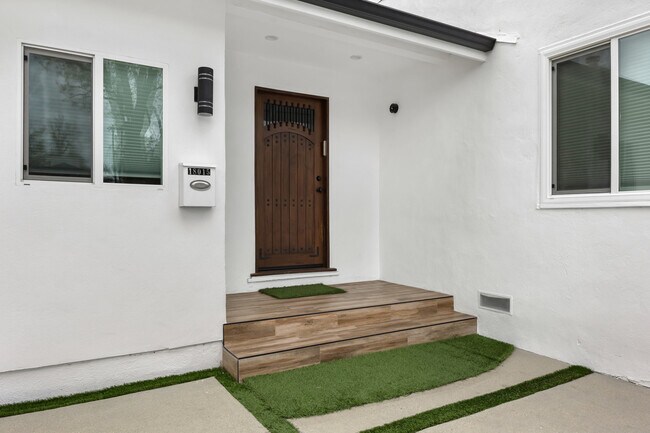 Foto del edificio - 18015 Collins St