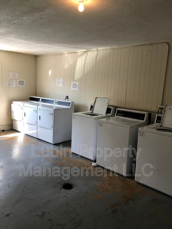 Foto del edificio - 247 N Waldran Blvd