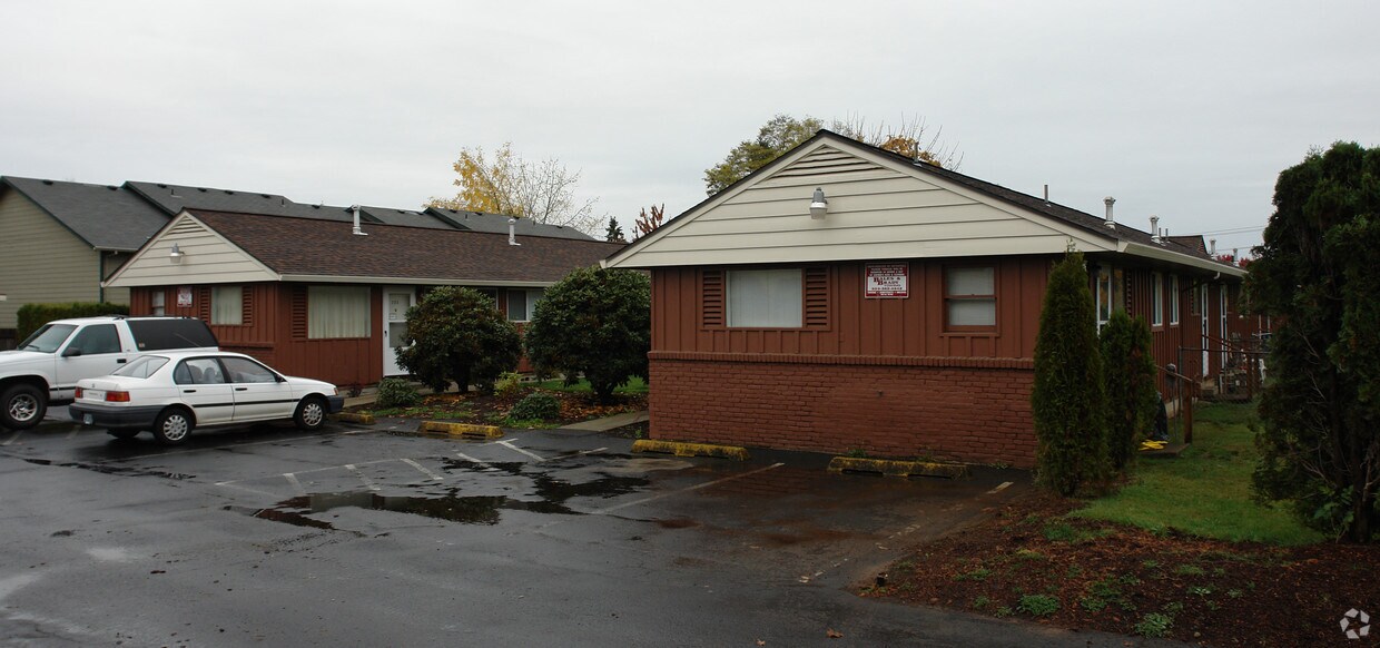 Foto del edificio - 701-723 Lockwood Ln S