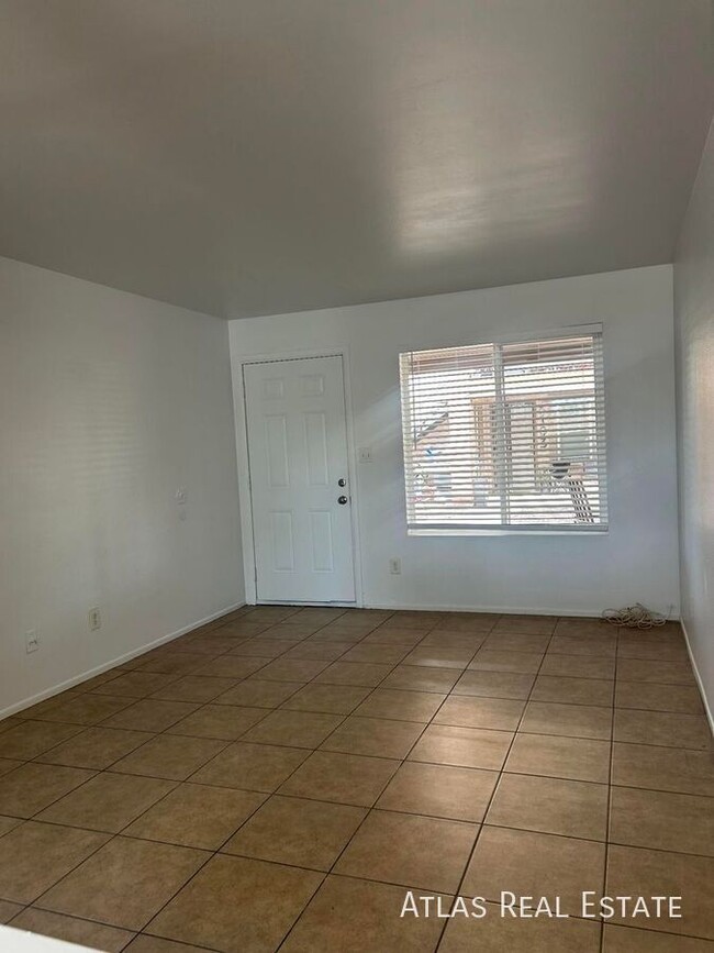 Photo - 1045 E University Dr Apartment