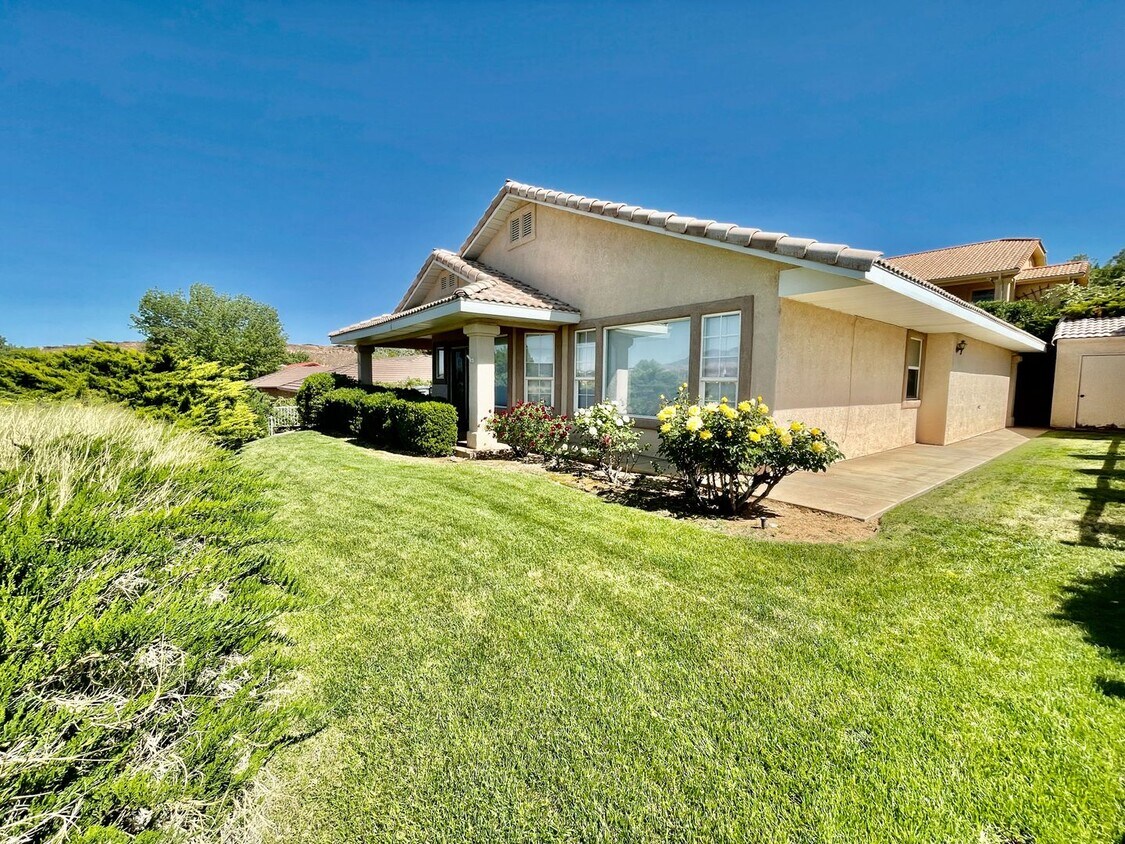 Foto principal - 3-BR Pet-Friendly Home in Bloomington Hills