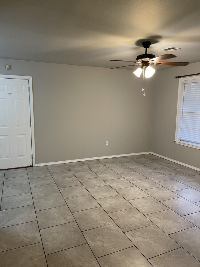 Photo - 2409 N Nottingham Way House