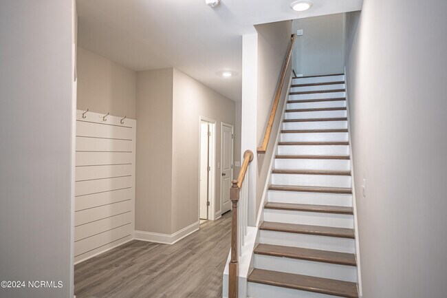 Foto del edificio - 45 Brownstone Ln