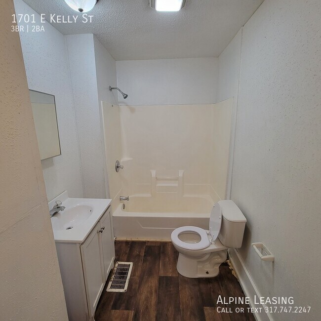 Building Photo - Near Southeast 3BR/2BATH House!