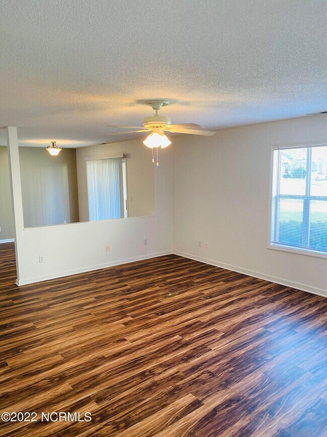 Foto del edificio - 529 Spring Forest Rd