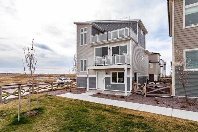 Foto del edificio - Stylish Three-Level Home in Banning Lewis Ranch!!