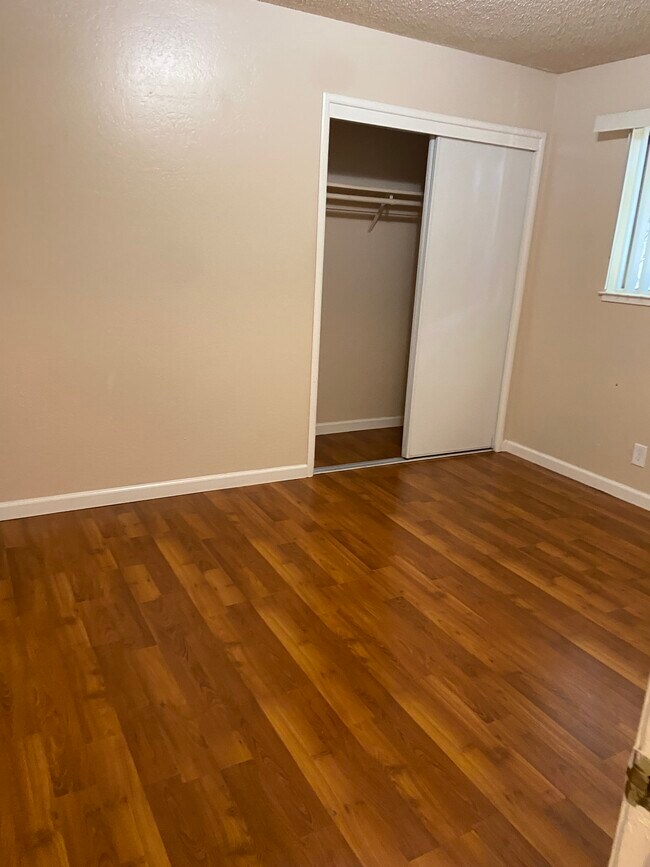 Building Photo - 131 W Hamilton Ave