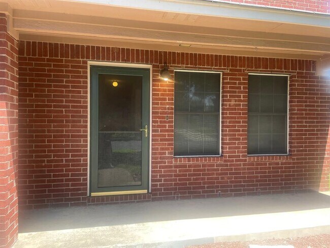 Building Photo - 722 Annika Way