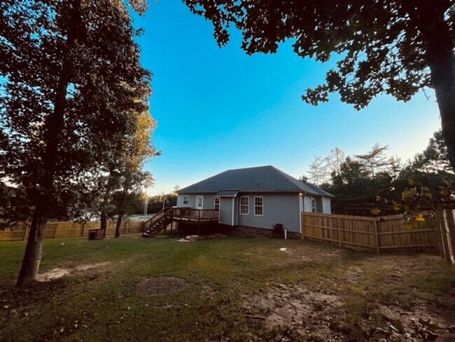 Building Photo - 3 br, 2 bath House - 647 Deans Ferry Road