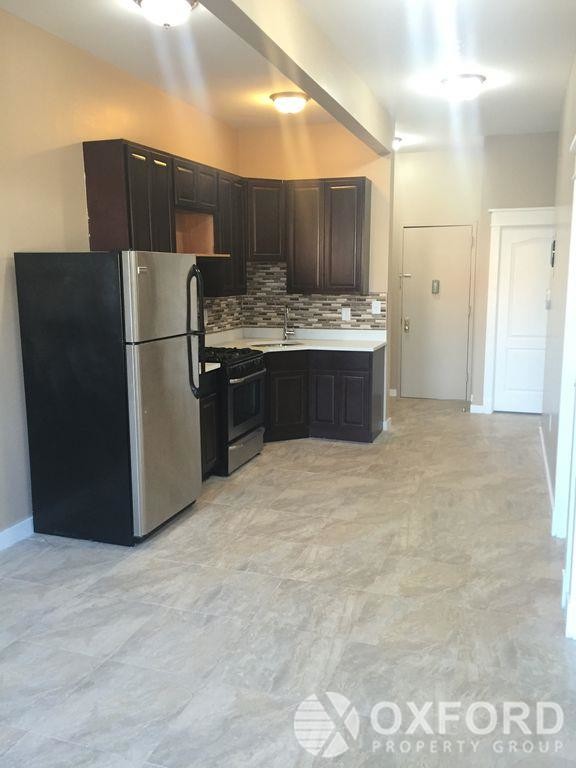 Foto del edificio - 497 E 93rd St