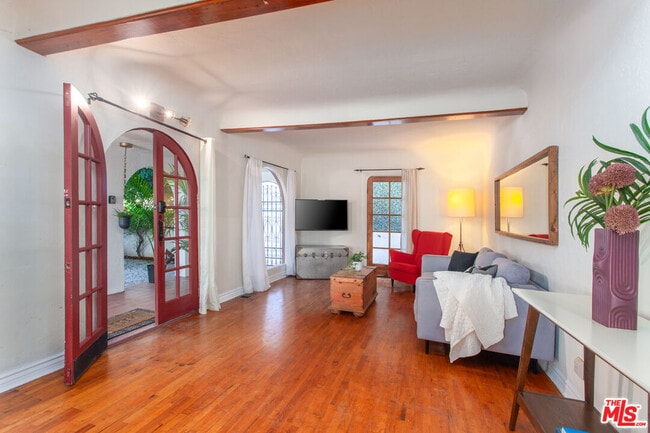 Foto del edificio - 1147 Wilcox Pl