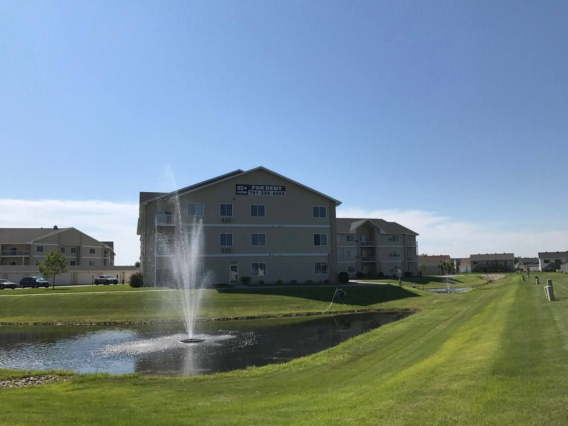 Crossings at Waters Edge Apartments 15011551 Belsly Blvd Moorhead