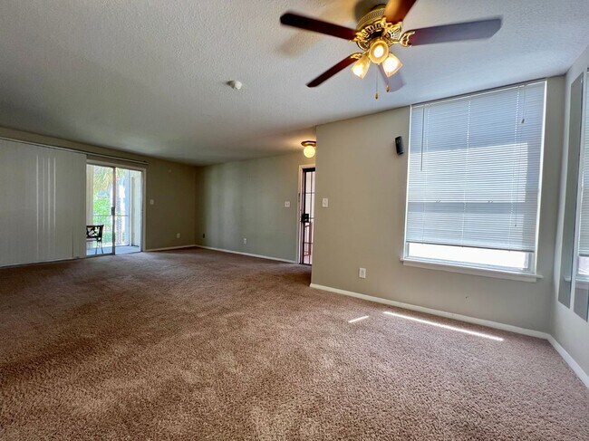 Building Photo - 506 Orange Dr