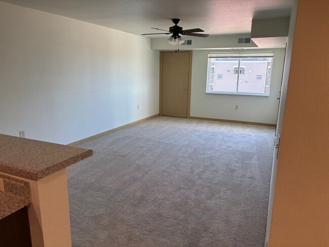 Building Photo - Hickory Grove
