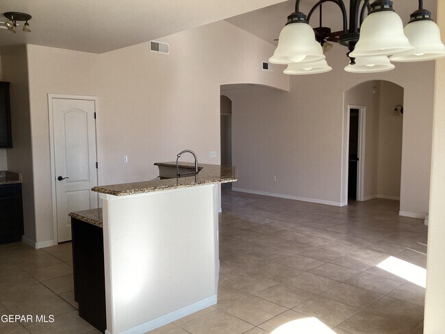 Building Photo - 175 Casas Lindas Ln