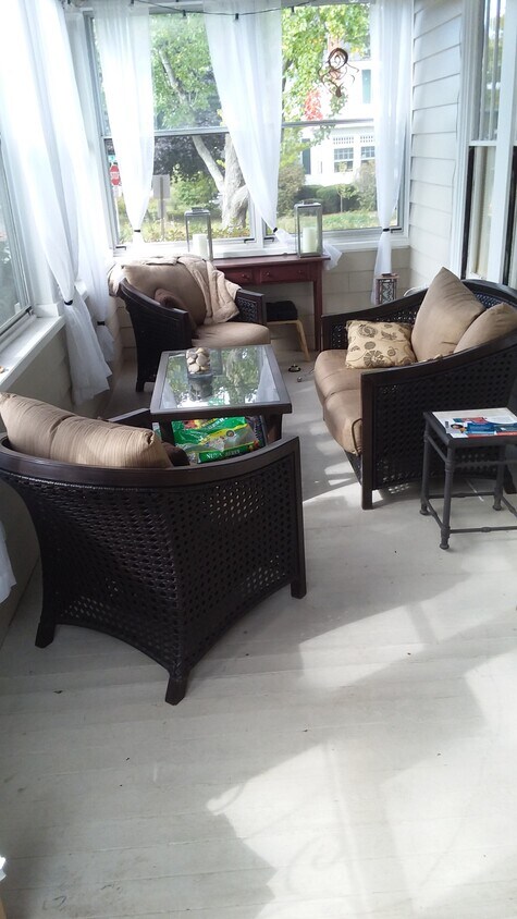 3 Season Front Porch - 421 Woodford St