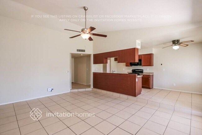 Foto del edificio - 3943 W Windrose Dr