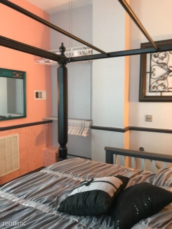 Foto del edificio - 1 br, 1 bath Apartment - 322 Alix St B Unit B