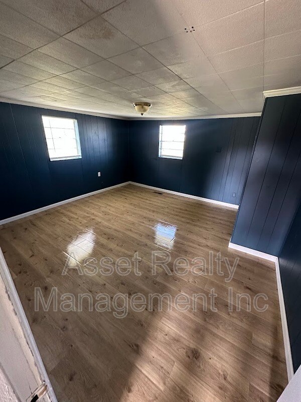 Foto del edificio - 9310 Davis Dr