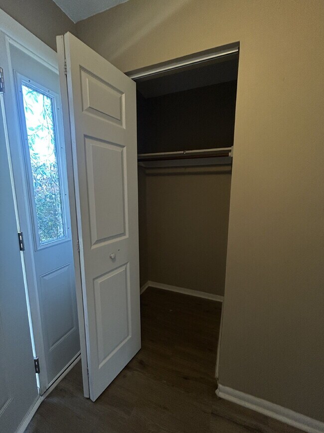 Foto del edificio - Charming 2-Bed Condo Retreat with 1.5 Baths in Prime Greenwood Location – 1088 Sq Ft of Comfort!