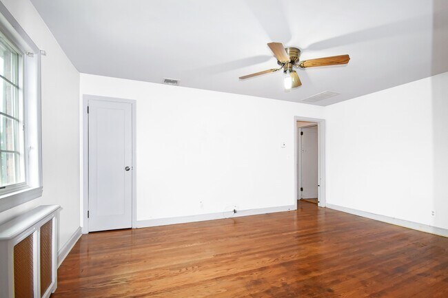 Building Photo - 891 Maple Ave