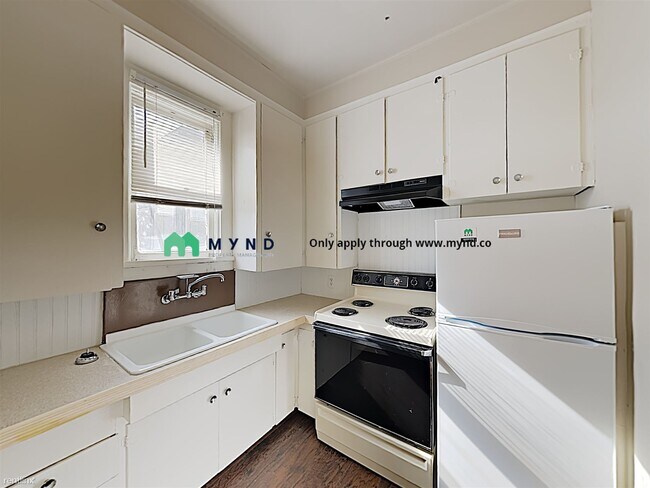 Building Photo - Studio, 1 bath  - 201 N Naches Ave Apt 6