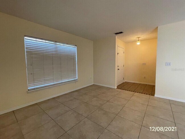 Foto del edificio - 551 Farmingham Ct