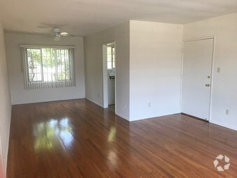Foto principal - 10045 Palms Blvd