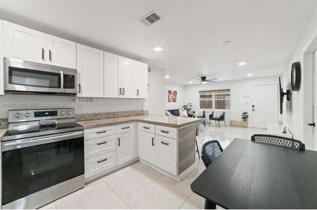 Foto del edificio - 2320 SW 18th Terrace