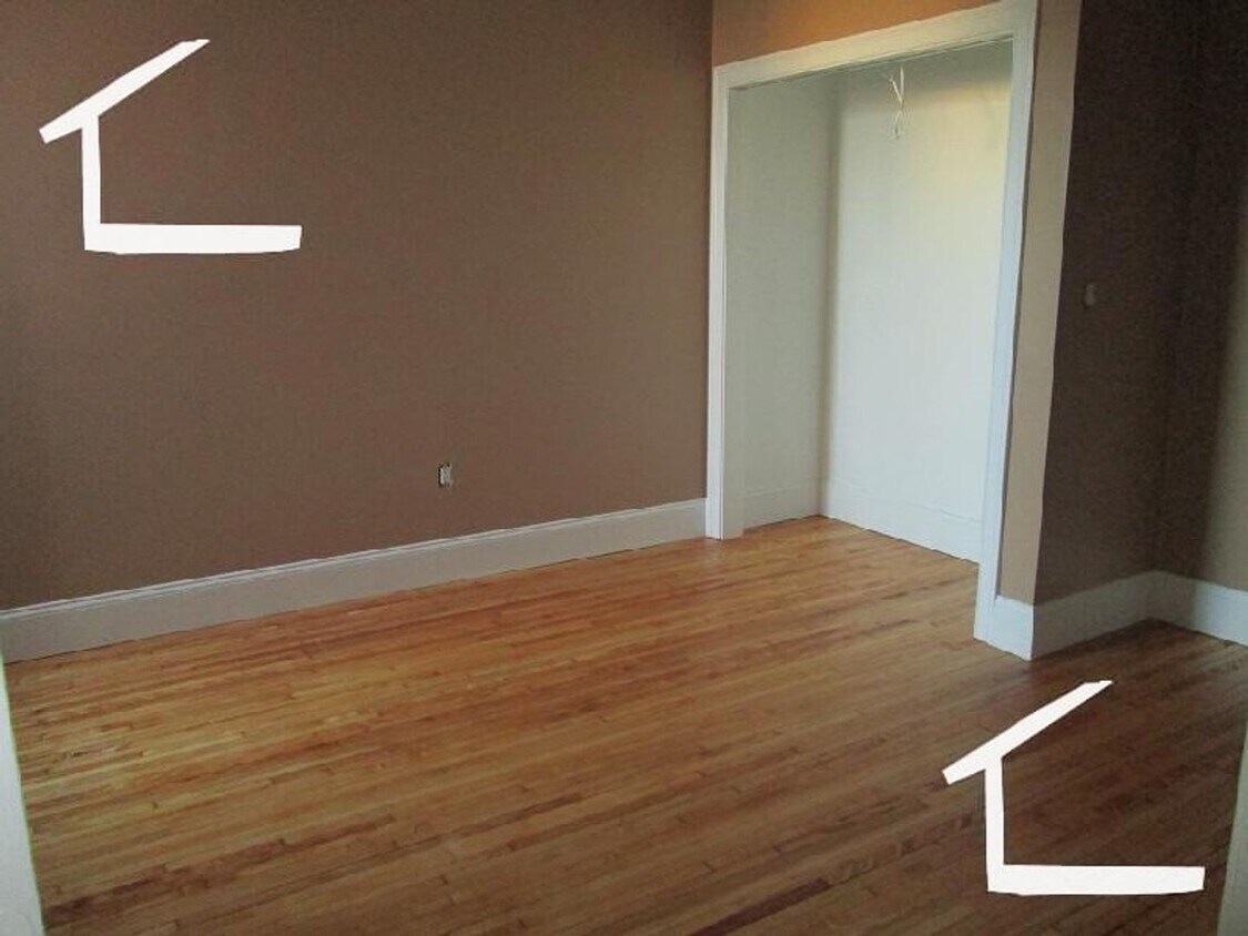 Building Photo - Huge 4 bed duplex next to BU for the upcom...