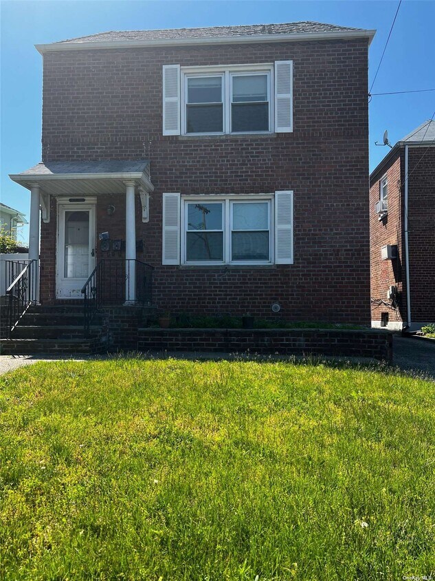 8722 Commonwealth Blvd, Queens, NY 11426 House Rental in Queens, NY