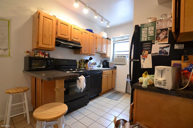 Foto del edificio - 3 br, 1.5 bath  - 1940 Beacon St