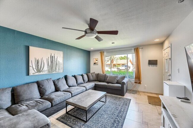 Building Photo - 2465 E La Jolla Dr