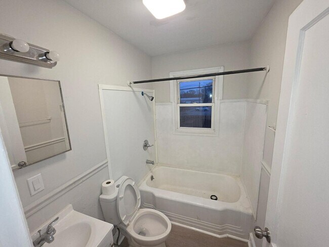 Building Photo - 115 Chestnut Dr