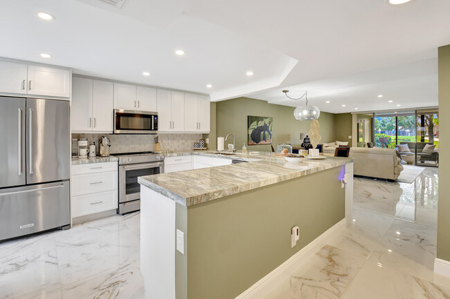Foto del edificio - 15878 Loch Maree Ln