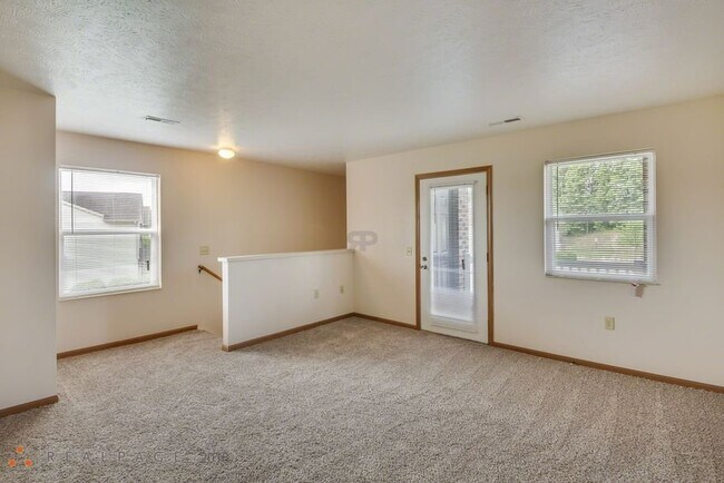 Foto del edificio - 2921 Woods Circle Dr.