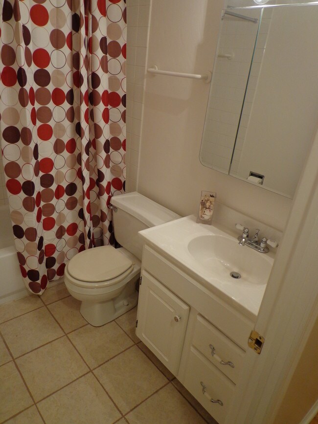 Building Photo - 2044 Lioncrest Dr