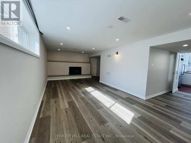 Building Photo - 48 Steel St