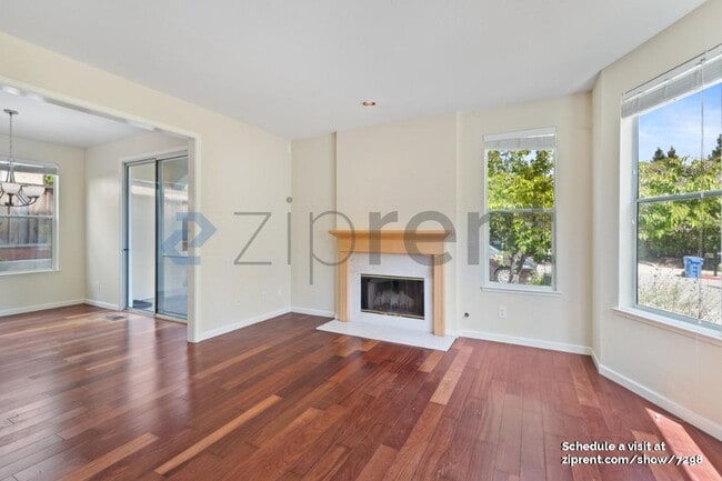 Building Photo - 1021 Nobel Dr