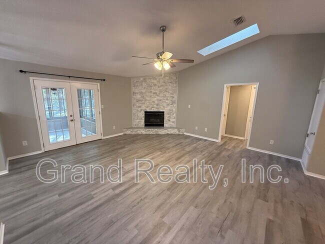 Foto del edificio - 3965 Deerwood Cir