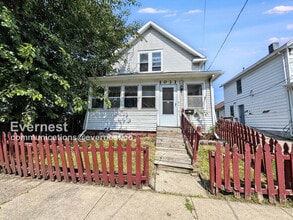 Building Photo - 1031 N Michigan St