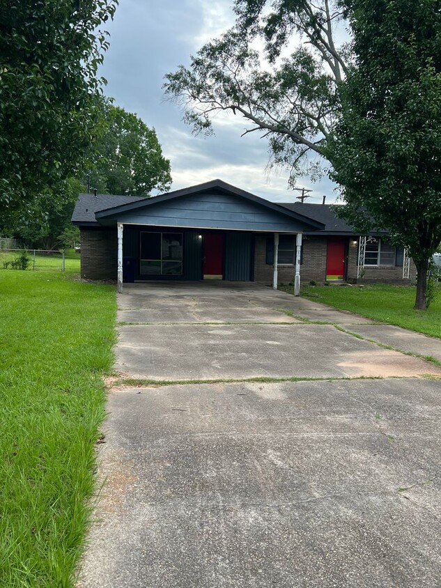 Foto del edificio - Coming Soon! Full remodeled large 3 bed/ 2...