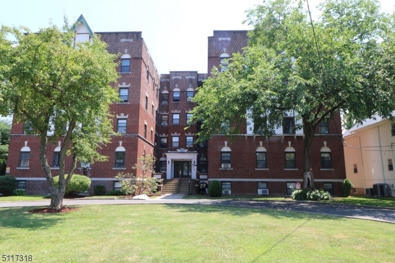 Primary Photo - 455 Passaic Ave