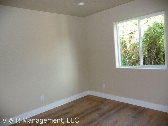 Building Photo - 2 br, 1 bath House - 356 Menlo Dr. N