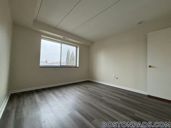 Foto del edificio - 51 Hill Rd