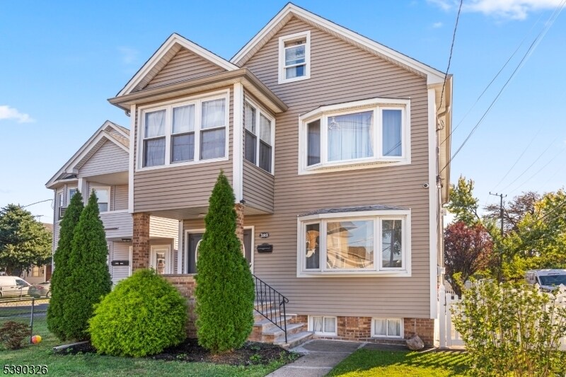 Foto principal - 389 Hazel St
