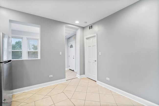 Foto del edificio - 3548 N Pulaski Rd