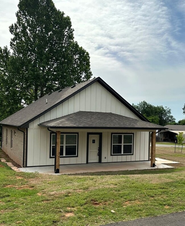 Building Photo - 104 N Harrison Ave