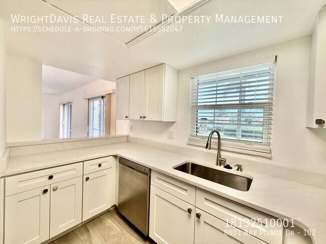 Foto del edificio - 8801 Bay Pointe Dr