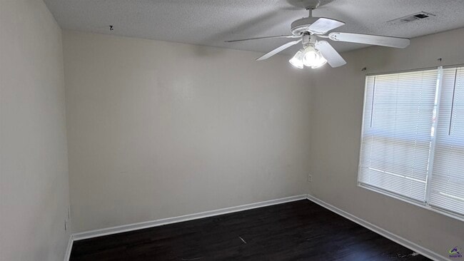 Building Photo - 107 Alice Dr